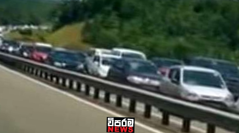 අධිවේගී මාර්ග කිහිපයක රථවාහන තදබදයක්